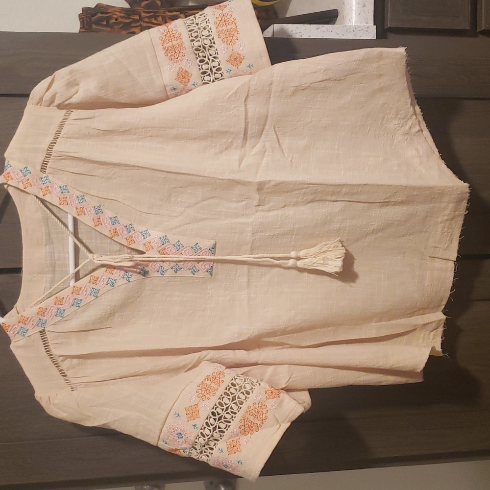 🔥🎉HP🎉 New boutique Cotton half sleeve embroidered top - Picture 11 of 16